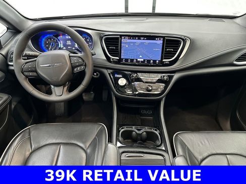 Used 2025 Chrysler Pacifica Limited image 26