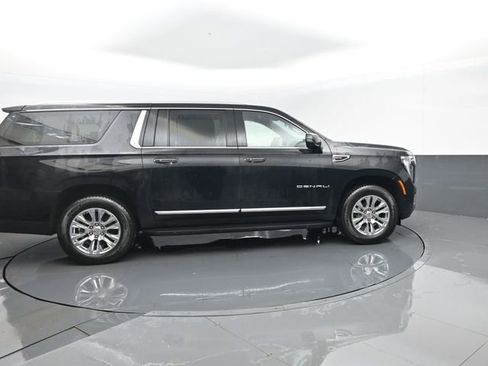 Used 2025 GMC Yukon XL Denali AWD/4WD image 4