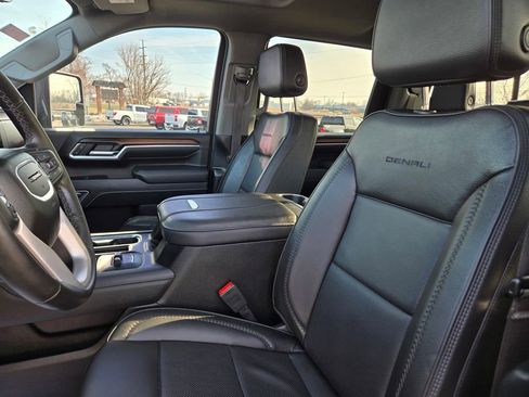 Used 2025 GMC Sierra 2500 Denali image 25