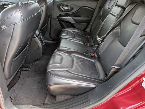 Used 2019 Jeep Cherokee Limited w/ Technology Group AWD/4WD image 24