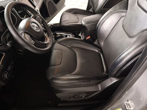 Used 2022 Jeep Cherokee Limited image 11