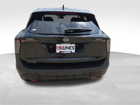 Used 2025 Nissan Kicks SV FWD image 9