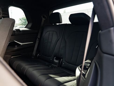 Used 2022 BMW X7 xDrive40i w/ M Sport Package image 23