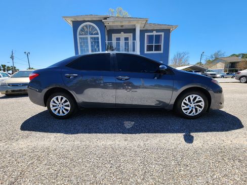 Used 2018 Toyota Corolla LE image 6