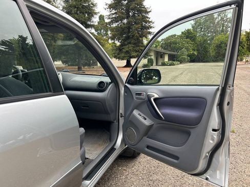 Used 2003 Toyota RAV4 2WD image 32