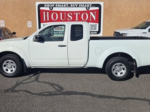 Used 2017 Nissan Frontier S image 1