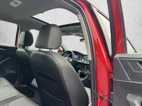 Used 2023 Volkswagen Jetta SE w/ Panoramic Sunroof Package FWD image 18