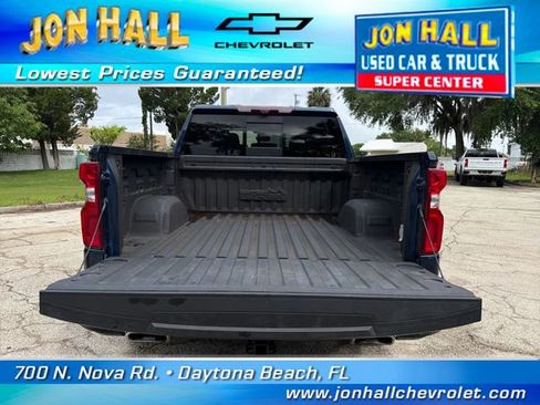 Used 2023 Chevrolet Silverado 1500 High Country w/ Technology Package AWD/4WD image 12