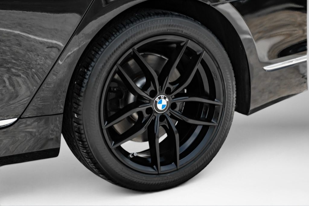 Used 2018 BMW 740i RWD image 51