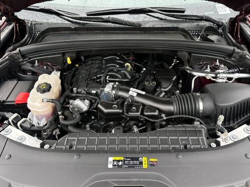 Used 2024 Jeep Grand Cherokee Limited w/ Luxury Tech Group II image 24