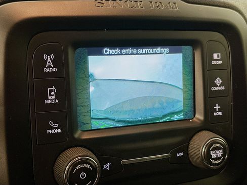 Used 2015 Jeep Renegade Latitude FWD image 23