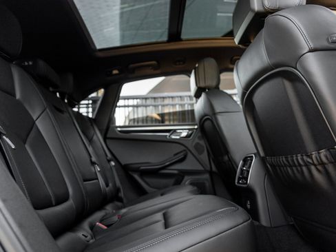 Certified 2026 Porsche Macan AWD/4WD image 40