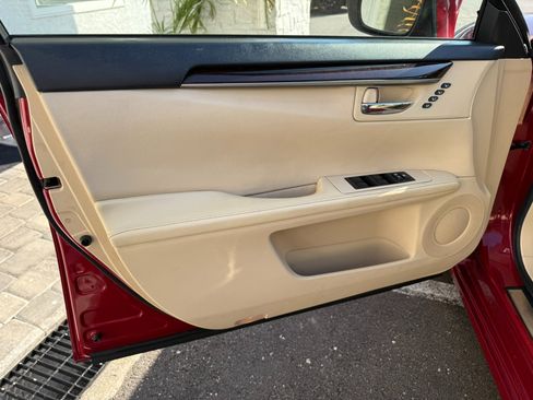 Used 2014 Lexus ES 350 4dr Sdn image 22