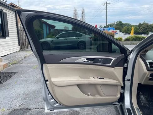 Used 2017 Lincoln MKZ Reserve FWD image 10