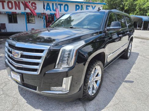 Used 2017 Cadillac Escalade ESV Premium Luxury RWD image 7