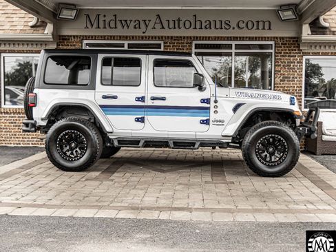 Used 2019 Jeep Wrangler Unlimited Sahara w/ Safety Group image 9