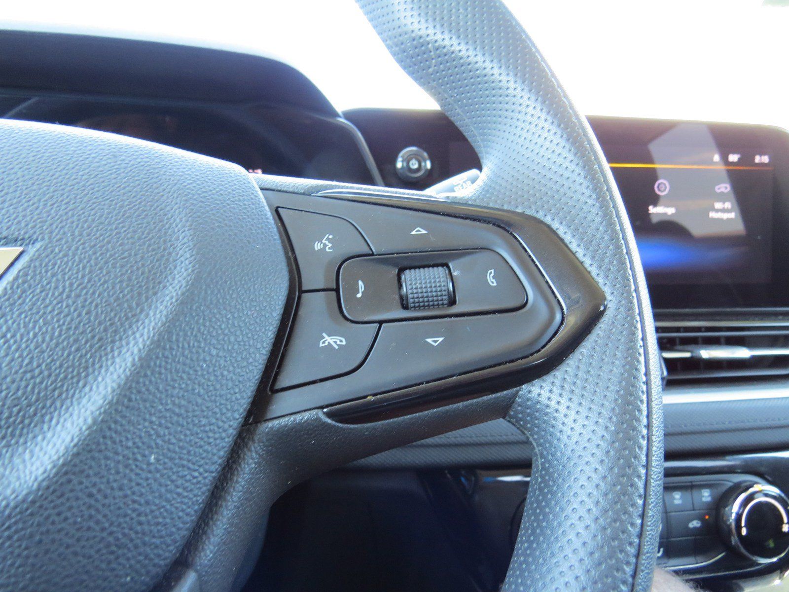 Used 2025 Chevrolet TrailBlazer LT FWD image 16