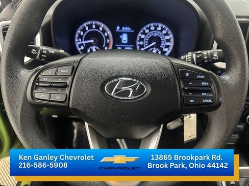 Used 2022 Hyundai Venue SE FWD image 11