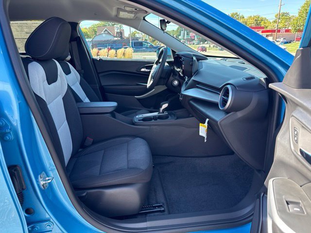 New 2026 Chevrolet Trax LS w/ LS Convenience Package FWD image 9