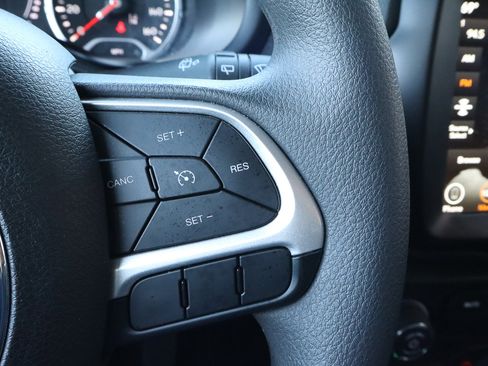 Used 2023 Jeep Renegade Latitude image 28