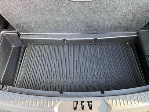 Used 2022 Ford Explorer XLT image 44