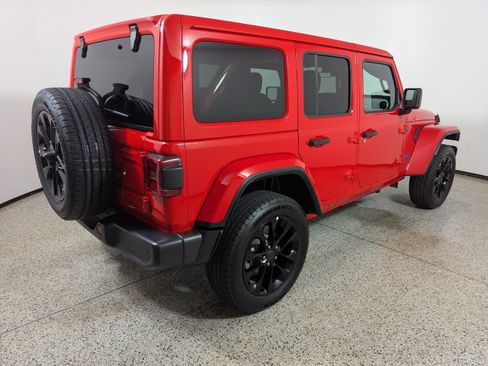 Used 2025 Jeep Wrangler Unlimited Sahara w/ Safety Group AWD/4WD image 7