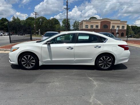 Used 2016 Nissan Altima 2.5 SV w/ Convenience Package FWD image 8