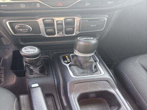 Used 2018 Jeep Wrangler Unlimited Sport S AWD/4WD image 13