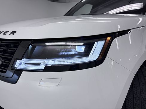 Used 2023 Land Rover Range Rover SE AWD/4WD image 12