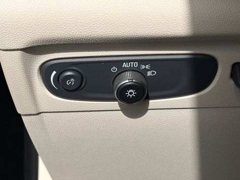 Used 2021 Buick Envision Avenir w/ Technology Package II FWD image 19