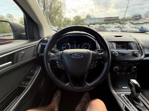 Used 2016 Ford Edge SE image 18