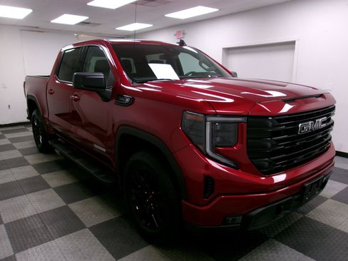 Used 2024 GMC Sierra 1500 Elevation w/ LPO, Elevation Black Package AWD/4WD image 14
