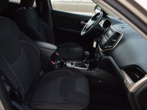 Used 2015 Jeep Cherokee Latitude image 18