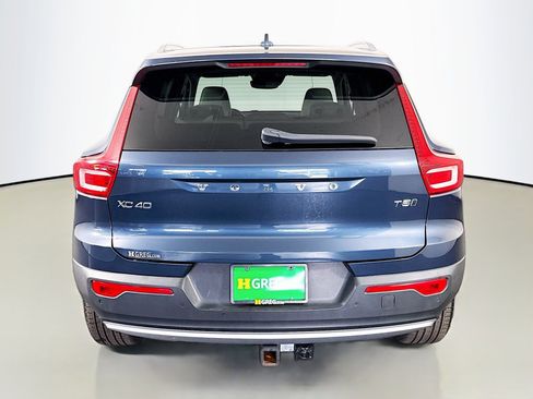 Used 2021 Volvo XC40 T5 Momentum w/ Premium Package image 8