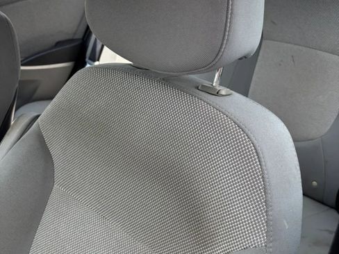 Used 2012 Hyundai Accent GLS FWD image 17