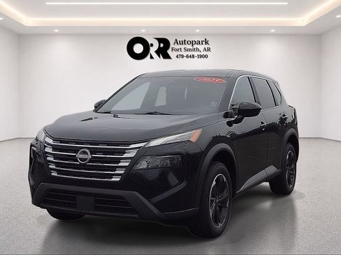 Used 2025 Nissan Rogue SV FWD image 2