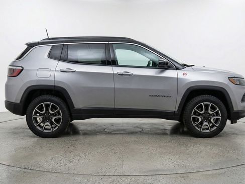 Used 2025 Jeep Compass Trailhawk image 8