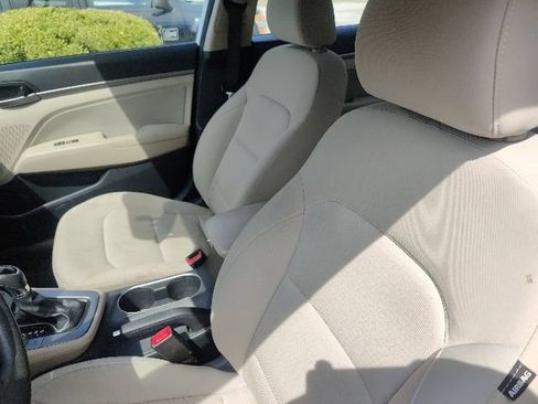 Used 2017 Hyundai Elantra SE FWD image 17