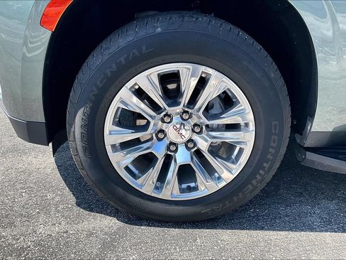 Used 2024 GMC Yukon Denali RWD image 12
