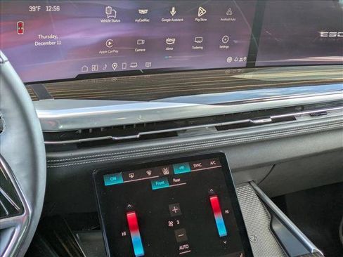 Used 2025 Cadillac Escalade Premium Luxury image 15