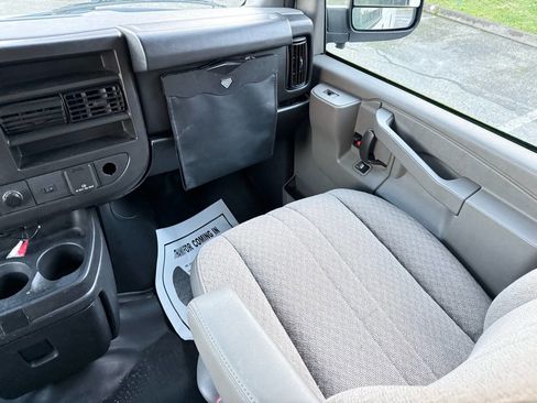 Used 2016 GMC Savana 2500 2500 3dr Extended Cargo Van w/ image 9