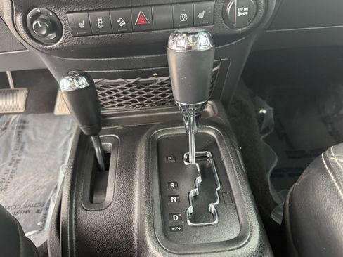 Used 2017 Jeep Wrangler Unlimited Rubicon w/ Connectivity Group AWD/4WD image 28
