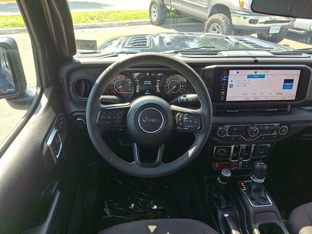 Used 2025 Jeep Wrangler Unlimited Rubicon AWD/4WD image 11