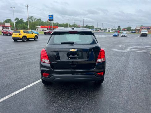 Used 2018 Chevrolet Trax LS FWD image 3