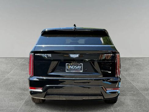 Used 2025 Cadillac Escalade IQ Luxury 2 AWD/4WD image 11