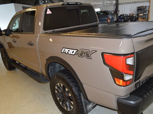 Used 2021 Nissan Titan PRO-4X w/ Pro-4x Convenience Package AWD/4WD image 5