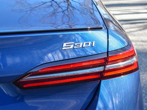 Used 2024 BMW 530i w/ M Sport Package image 16