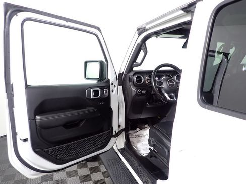 Used 2020 Jeep Gladiator Overland w/ Dual Top Group AWD/4WD image 19