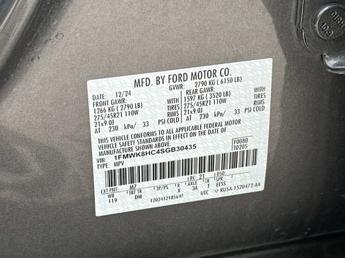 Used 2025 Ford Explorer Platinum w/ Ultimate Package AWD/4WD image 27
