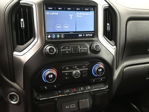 Used 2020 Chevrolet Silverado 1500 LT w/ Texas Edition AWD/4WD image 17